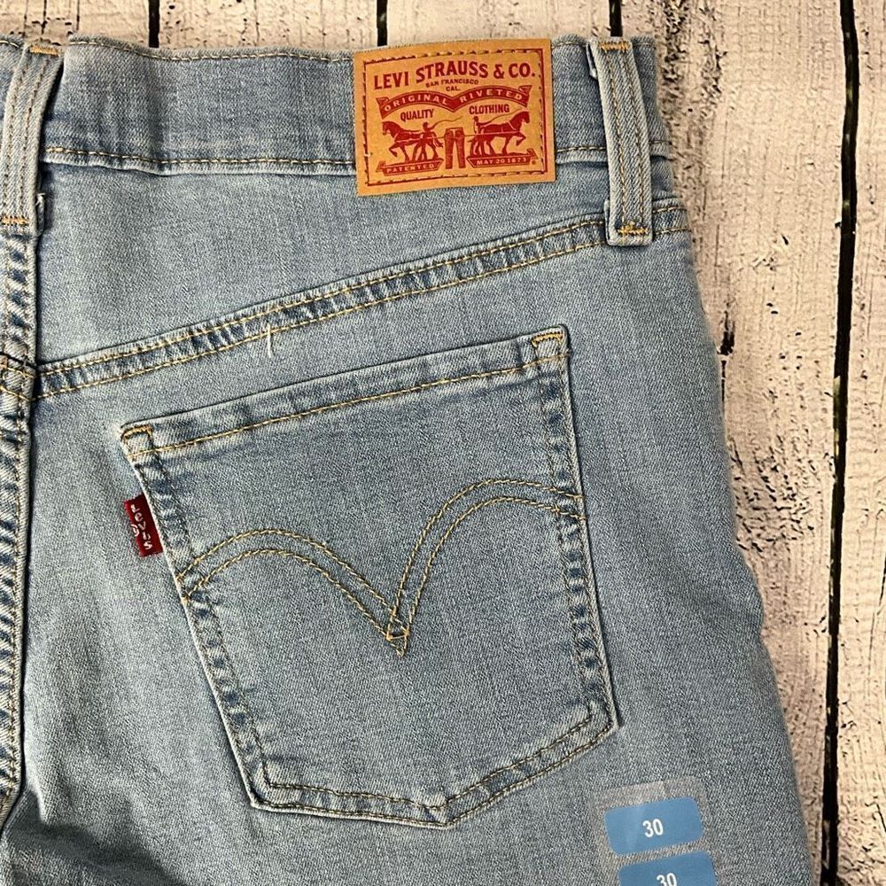 LEVI’S Mid Length Jean Shorts - Picture 3 of 5